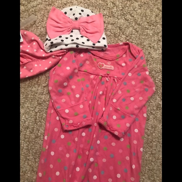Adorable Carter’s Bubblegum Sleep Gown & Beanies - Picture 8 of 8